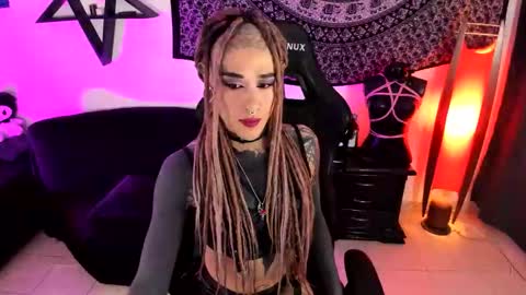 Snapshot of dirtyonix chatting on 11-09-25, 07:01 ONIX online show from 11-09-25, 07:01