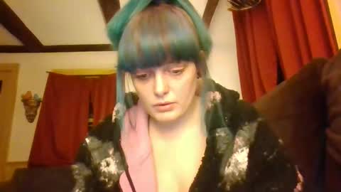 Snapshot of dirtyxhippie21 chatting on 11-07-25, 03:17 Crystal online show from 11-07-25, 03:17