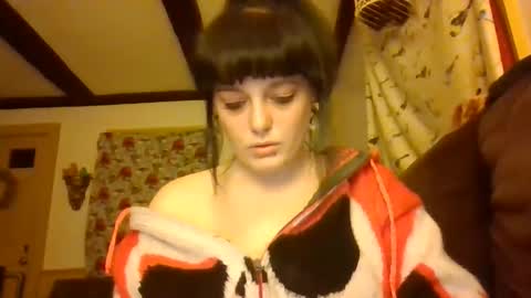 Snapshot of dirtyxhippie21 chatting on 12-05-25, 04:21 Crystal online show from 12-05-25, 04:21
