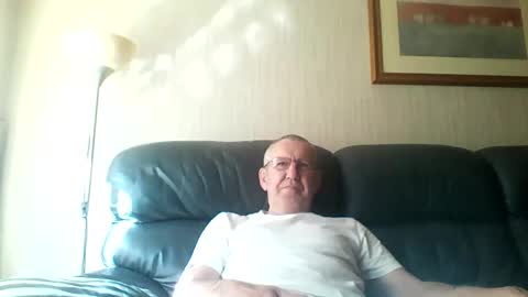 Snapshot of discovery63 chatting on 09-09-25, 10:15 discovery63 online show from 09-09-25, 10:15