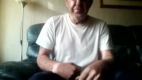 Snapshot of discovery63 chatting on 10-19-25, 10:49 discovery63 online show from 10-19-25, 10:49