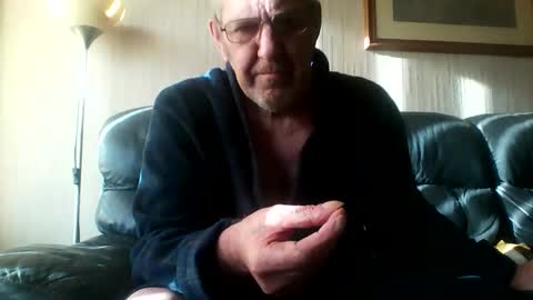 Snapshot of discovery63 chatting on 11-17-25, 11:05 discovery63 online show from 11-17-25, 11:05