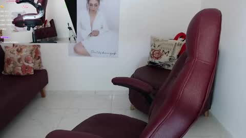 Snapshot of diva_milf chatting on 01-14-25, 11:48 Diva online show from 01-14-25, 11:48