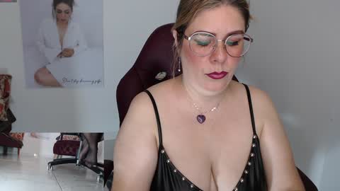Snapshot of diva_milf chatting on 01-19-25, 07:37 Diva online show from 01-19-25, 07:37