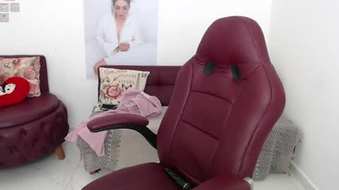 Snapshot of diva_milf chatting on 02-06-25, 01:49 Diva online show from 02-06-25, 01:49