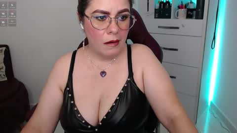 Snapshot of diva_milf chatting on 02-20-25, 10:59 Diva online show from 02-20-25, 10:59