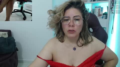 Snapshot of diva_milf chatting on 02-23-25, 12:27 Diva online show from 02-23-25, 12:27