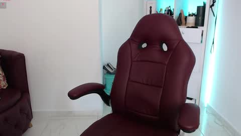 Snapshot of diva_milf chatting on 02-27-25, 11:37 Diva online show from 02-27-25, 11:37