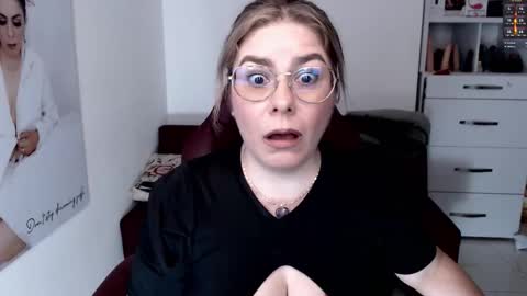 Snapshot of diva_milf chatting on 10-10-25, 11:26 Diva online show from 10-10-25, 11:26