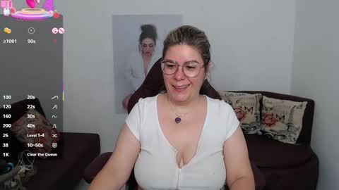 Snapshot of diva_milf chatting on 11-08-25, 10:48 Diva online show from 11-08-25, 10:48