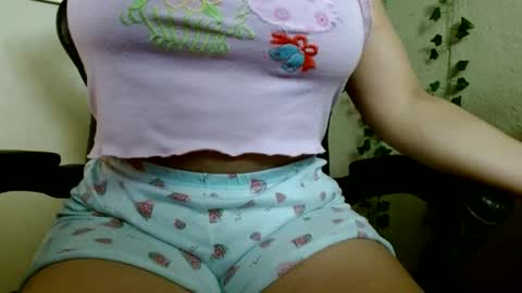 Snapshot of divadirty chatting on 01-06-25, 02:25 Mari online show from 01-06-25, 02:25