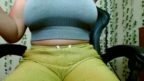 Snapshot of divadirty chatting on 01-21-25, 01:32 Mari online show from 01-21-25, 01:32