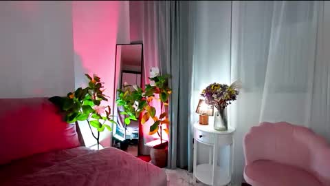 Tia online show from 11-19-25, 09:48