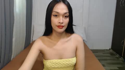 Snapshot of divina_graciaxx chatting on 10-12-25, 02:21 DIVINA online show from 10-12-25, 02:21