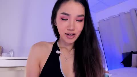 Snapshot of divine_madness chatting on 11-25-25, 07:30 AKITA MEW MEW Follow online show from 11-25-25, 07:30