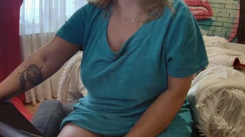 Snapshot of divineblond chatting on 12-28-24, 08:05 Alexxa online show from 12-28-24, 08:05