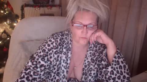 Snapshot of divineblond chatting on 11-27-25, 11:07 Alexxa online show from 11-27-25, 11:07