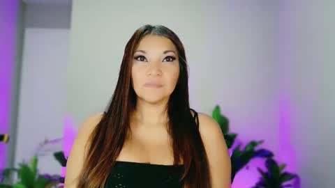 DivineLynn online show from 12-01-25, 06:57