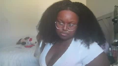 Snapshot of divinenicole22 chatting on 11-17-25, 06:03 divinenicole22 online show from 11-17-25, 06:03