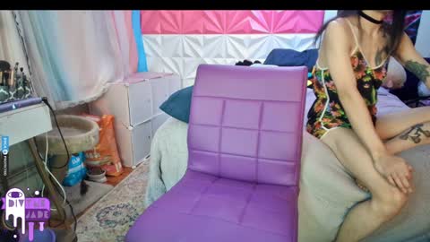 Snapshot of divynejade chatting on 12-21-24, 10:39 Jade Divyne online show from 12-21-24, 10:39