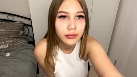 Stella online show from 10-03-25, 04:37