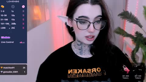 dixipixi_ online show from 01-25-25, 08:53