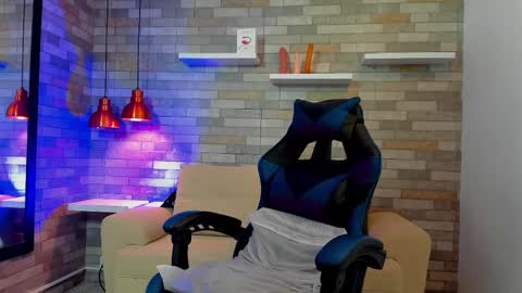 DixyPalmer online show from 10-10-25, 08:08