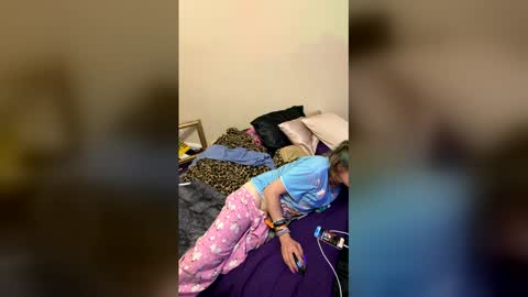 Snapshot of diztraxtion2468 chatting on 04-09-26, 06:19 diztraxtion2468 online show from 04-09-26, 06:19