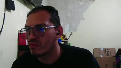 Snapshot of doblewyosk69g chatting on 10-19-25, 06:36 doblewyosk69g online show from 10-19-25, 06:36