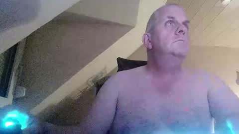 Snapshot of doggy2629 chatting on 10-27-25, 07:18 doggy2629 online show from 10-27-25, 07:18