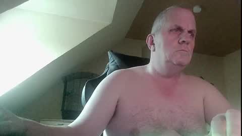 Snapshot of doggy2629 chatting on 12-14-25, 11:04 doggy2629 online show from 12-14-25, 11:04