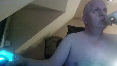 Snapshot of doggy2629 chatting on 12-20-25, 05:31 doggy2629 online show from 12-20-25, 05:31