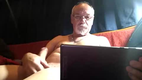 doghouseblue online show from 12-14-25, 08:35