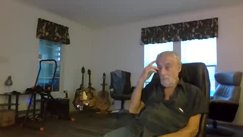 dogluc7 online show from 03-02-25, 11:09