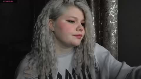 doll online show from 11-22-25, 06:40