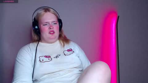 Miss Rose online show from 10-31-25, 05:36