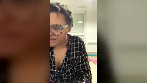 Snapshot of dolliastarz chatting on 02-19-26, 05:53 Dolla online show from 02-19-26, 05:53