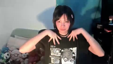 Snapshot of dolliette chatting on 09-18-25, 12:23 mina online show from 09-18-25, 12:23