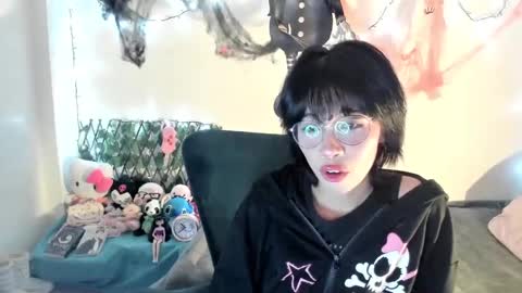 Snapshot of dolliette chatting on 10-14-25, 02:12 mina online show from 10-14-25, 02:12