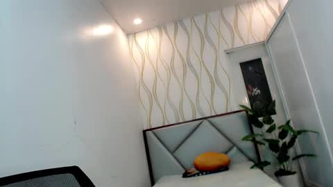 Make me Happy online show from 10-19-25, 07:36