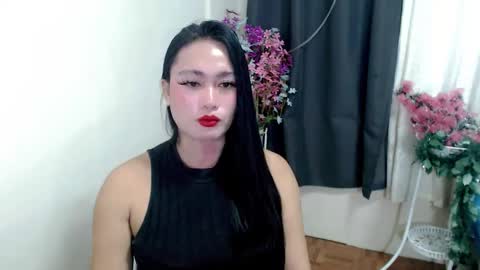 Snapshot of dolly_yume chatting on 11-30-25, 07:12 YUMEE online show from 11-30-25, 07:12