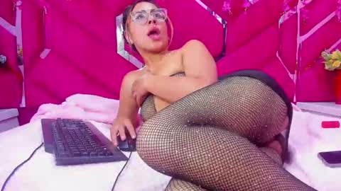 Snapshot of dollyjuicy1 chatting on 12-20-24, 10:00 dollyjuicy1 online show from 12-20-24, 10:00