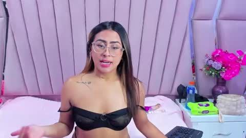 Snapshot of dollyjuicy1 chatting on 01-22-25, 04:02 dollyjuicy1 online show from 01-22-25, 04:02