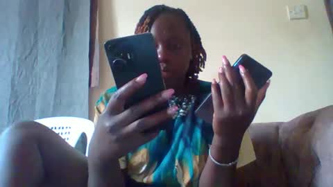 dollyvee online show from 11-20-25, 01:44