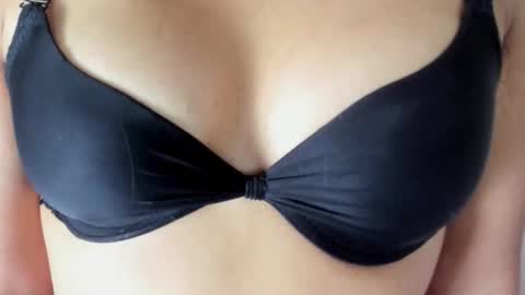 DollyWood  online show from 11-13-25, 03:49