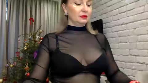 Snapshot of dom_mummy chatting on 01-05-25, 09:37 DOM MUMMY online show from 01-05-25, 09:37
