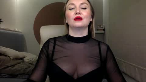 Snapshot of dom_mummy chatting on 01-18-25, 03:38 DOM MUMMY online show from 01-18-25, 03:38