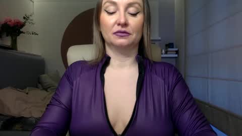 Snapshot of dom_mummy chatting on 02-20-25, 06:50 DOM MUMMY online show from 02-20-25, 06:50