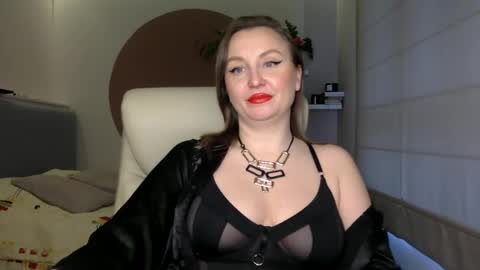 Snapshot of dom_mummy chatting on 03-08-25, 06:32 DOM MUMMY online show from 03-08-25, 06:32