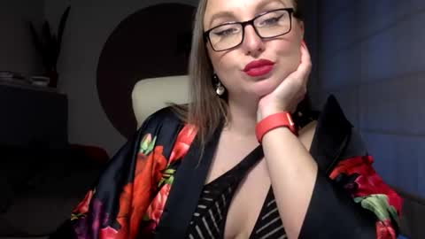 Snapshot of dom_mummy chatting on 10-17-25, 05:32 DOM MUMMY online show from 10-17-25, 05:32